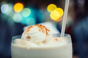 30代男性が寝る前にホットミルクを飲むと太るのか？